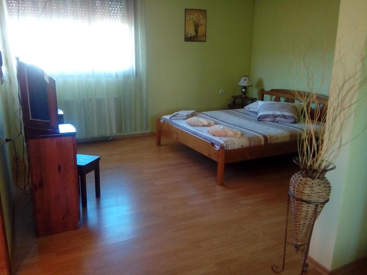 Guest House Ambrozia Kotel ภายนอก รูปภาพ
