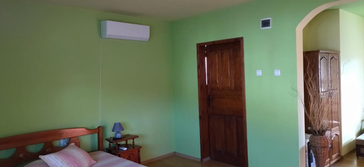 Guest House Ambrozia Kotel ภายนอก รูปภาพ