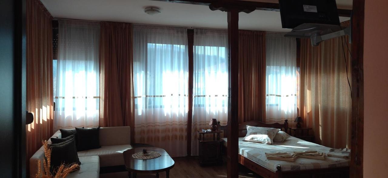 Guest House Ambrozia Kotel ภายนอก รูปภาพ