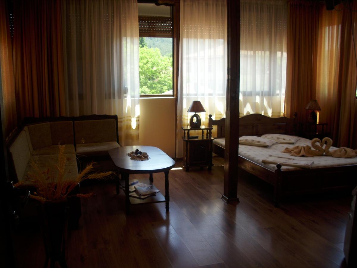 Guest House Ambrozia Kotel ภายนอก รูปภาพ