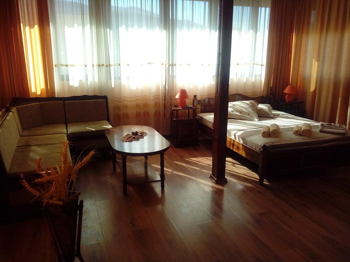 Guest House Ambrozia Kotel ภายนอก รูปภาพ